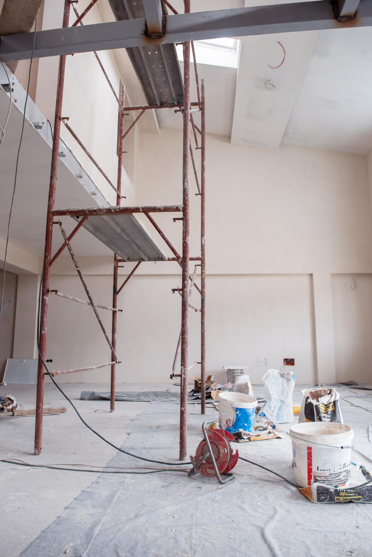 Travaux de rénovation intérieure et extérieure d’un bâtiment